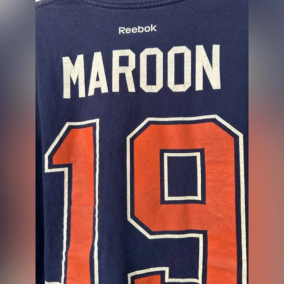 3/$10 🌼 Reebok Oilers Maroon Shirt - Picture 6 of 7